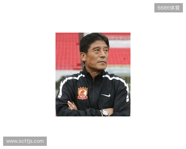 渝媒：李章洙在重庆被球迷请吃火锅，他直接吃的红锅微辣